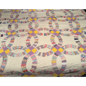 Vintage Hand Quilted Double Wedding Ring Quilt Scalloped Edge Feedsack Prints